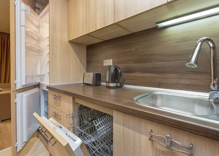 Argisht Partez & Bar Rebls Nisipurile de Aur